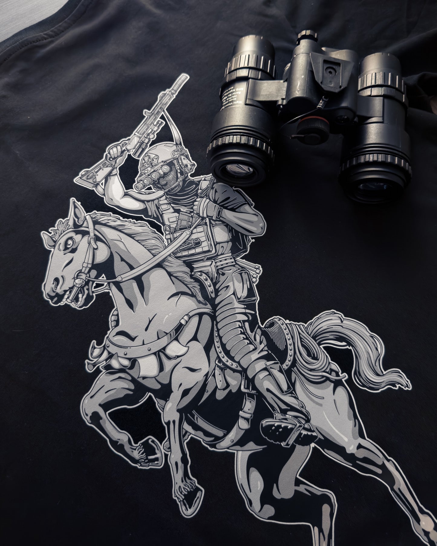T-Shirt - "Raised Gun" Noir